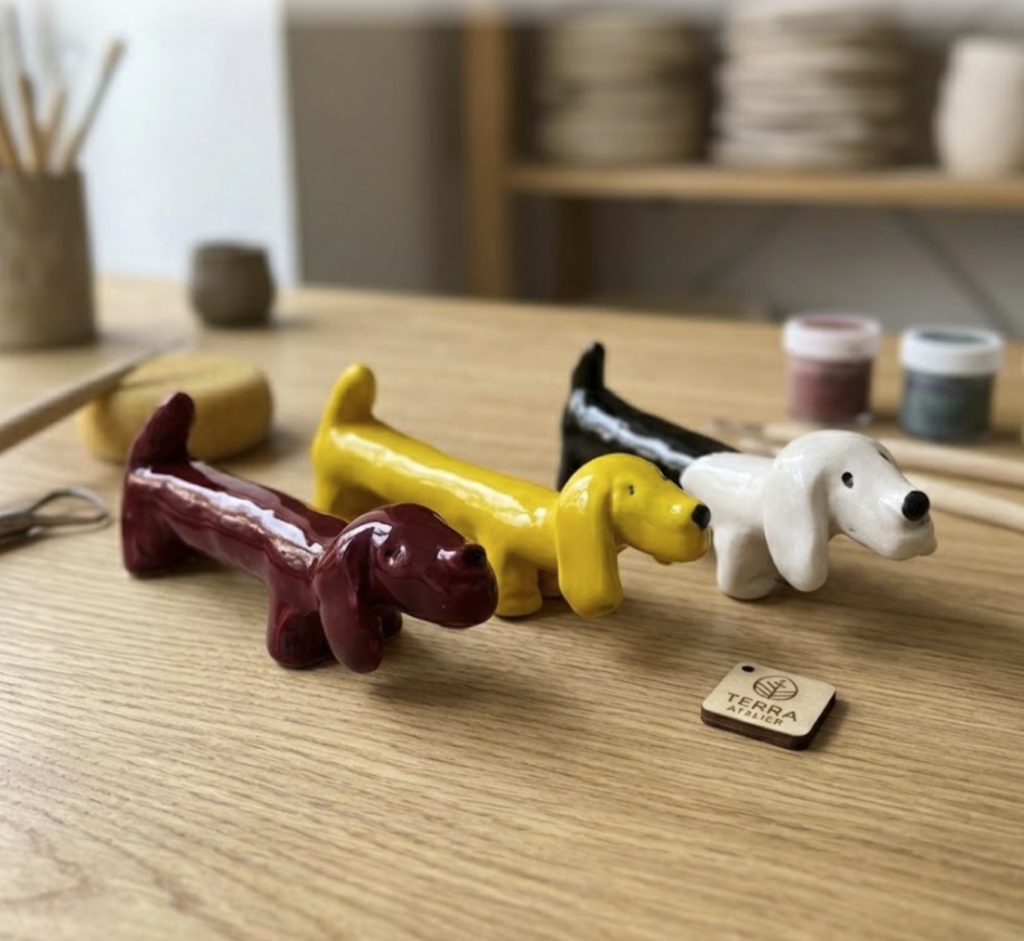 🐶 Bassotti in Ceramica Fatti a Mano – Poggia-posate & Sculture Decorative